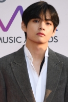 bts v recent photos